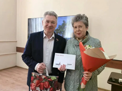 На этой неделе депутаты городского Совета поздравили долгожителей Лыткарина с днём рождения. Некоторых удалось навестить лично, другим передали подарки и поздравления через родственников.