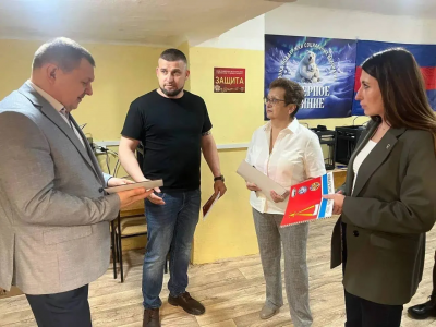 Депутаты встретились с волонтёрами, оказывающими помощь участникам СВО