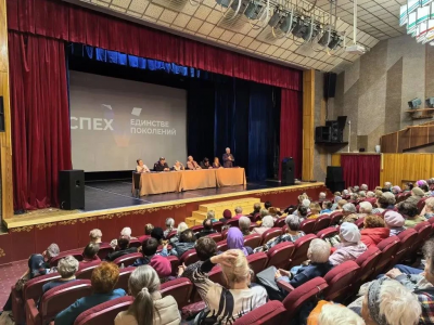 Депутаты городского Совета приняли участие во встрече ветеранов ЛЗОС