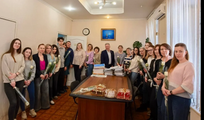 Депутаты поздравили коллектив управления ЖКХ и РГИ с их профессиональным праздником 