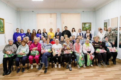 Депутаты поздравили старшее поколение с Международным днём пожилого человека Депутаты поздравили старшее поколение с Международным днём пожилого человека