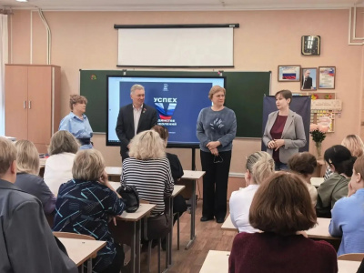 Депутаты провели встречи с коллективами образовательных учреждений города