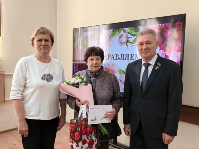Депутаты поздравили старшее поколение лыткаринцев с днём рождения Депутаты поздравили старшее поколение лыткаринцев с днём рождения