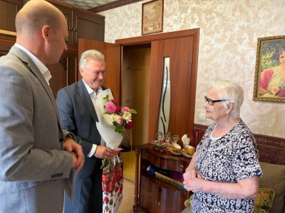 Труженица тыла Валентина Михалева отметила 95-летний юбилей Труженица тыла Валентина Михалева отметила 95-летний юбилей