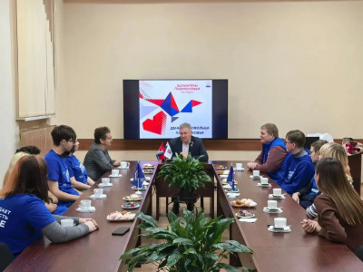 Депутаты наградили активистов Молодой Гвардии в честь Дня добровольца Подмосковья Депутаты наградили активистов Молодой Гвардии в честь Дня добровольца Подмосковья
