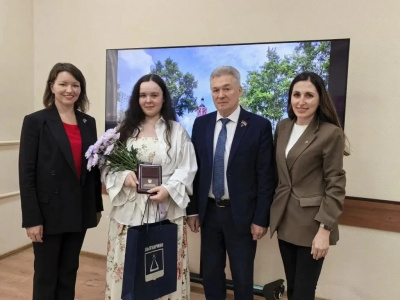 В Совете депутатов вручили удостоверение помощника депутата